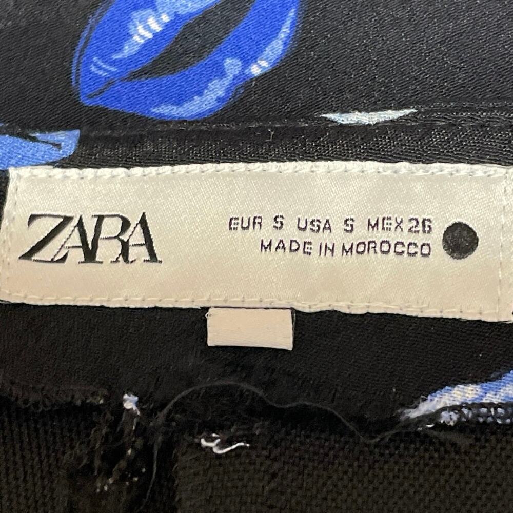 Zara Women's Black Blue Lips Graphic Print High Waist A Line Mini Skirt Size S - Picture 4 of 4